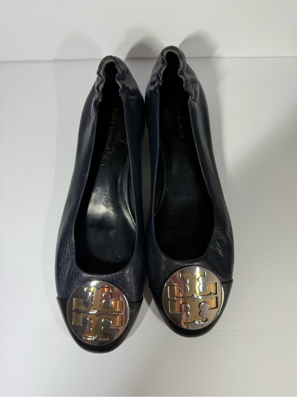 Tory Burch Navy Leather Logo Cap-Toe Ballet Flats with Gold Emblem size 7.5